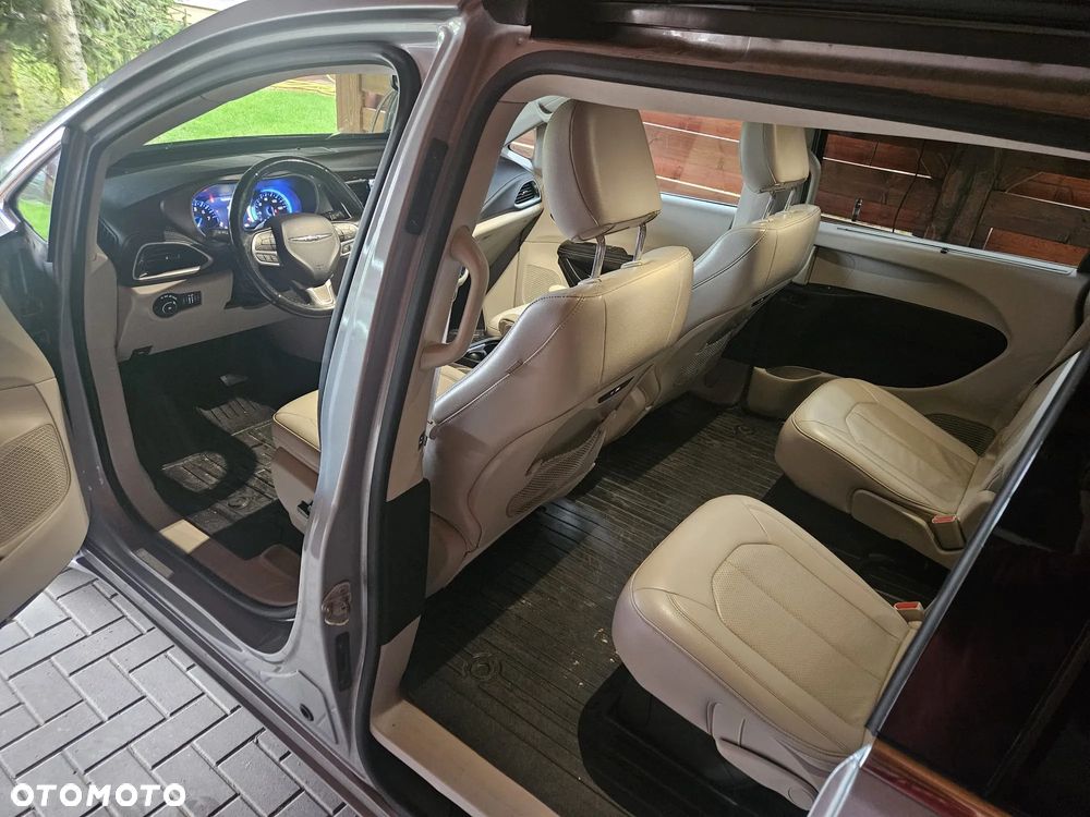 Chrysler Pacifica - 4