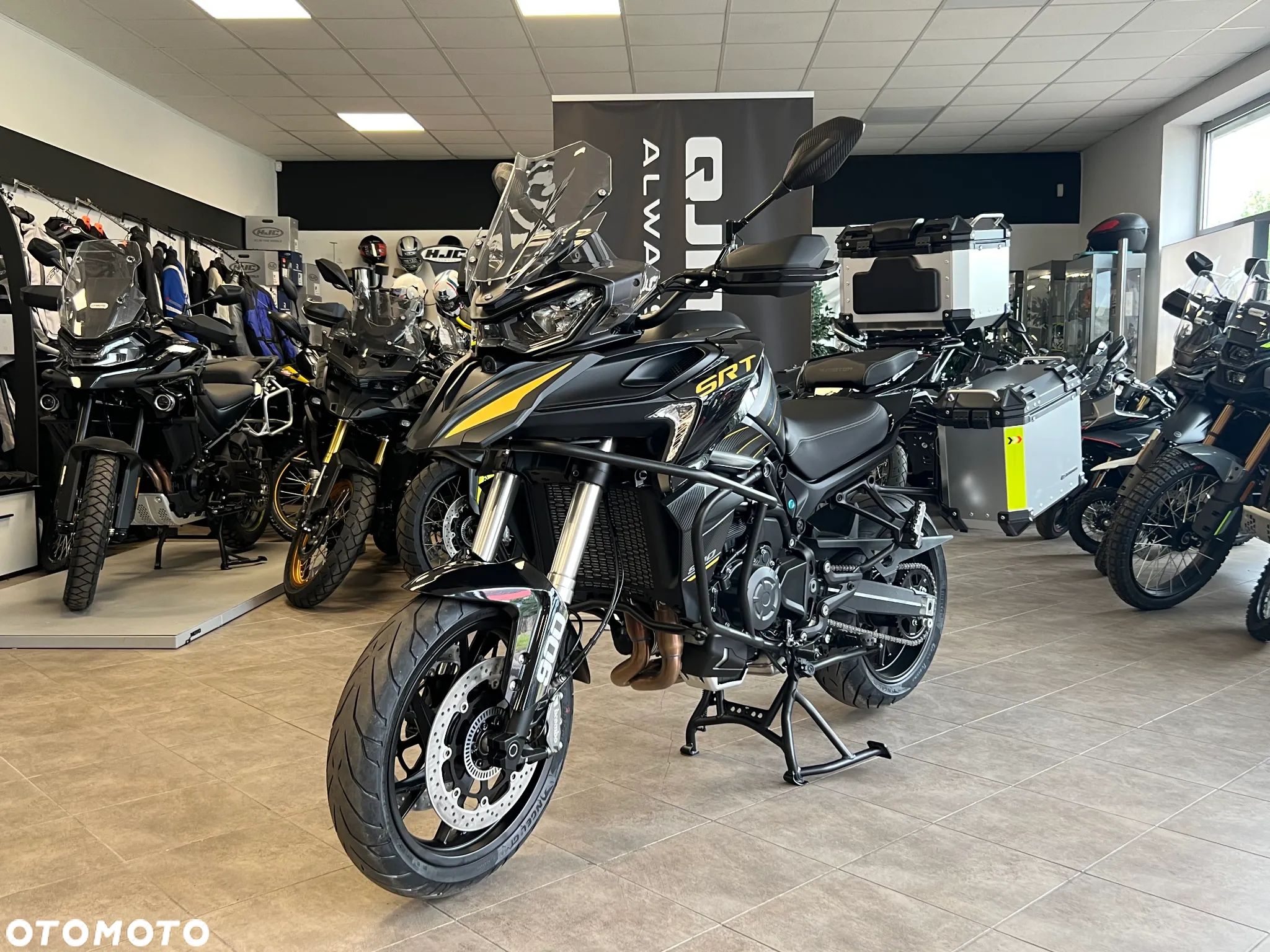 QJMOTOR 900 S - 1