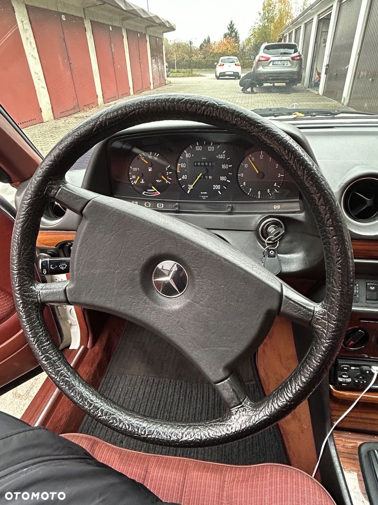 Mercedes-Benz W123 - 10