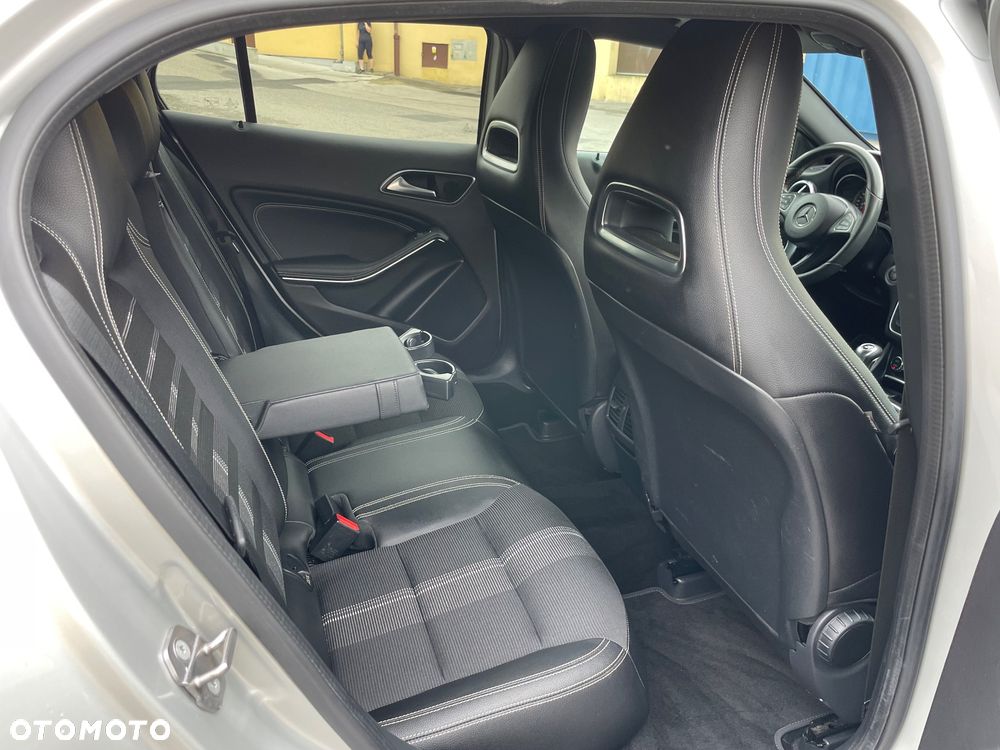 Mercedes-Benz GLA 200 d AMG Line - 11