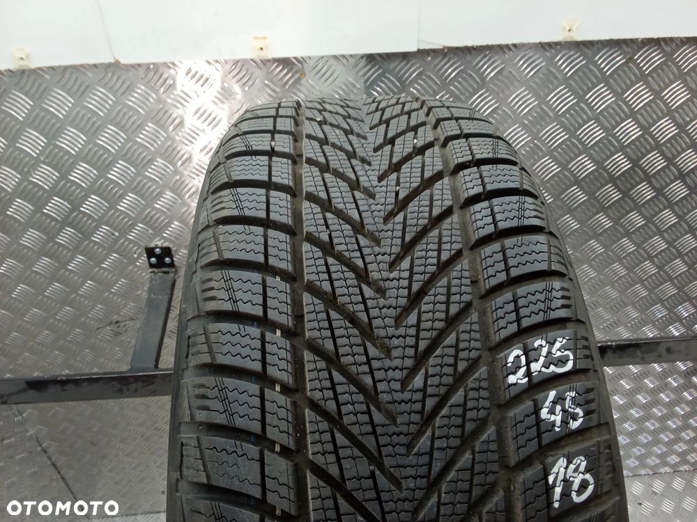 1x Goodyear UltraGrip Performance 3 225/45/18 95V nr.805 - 2