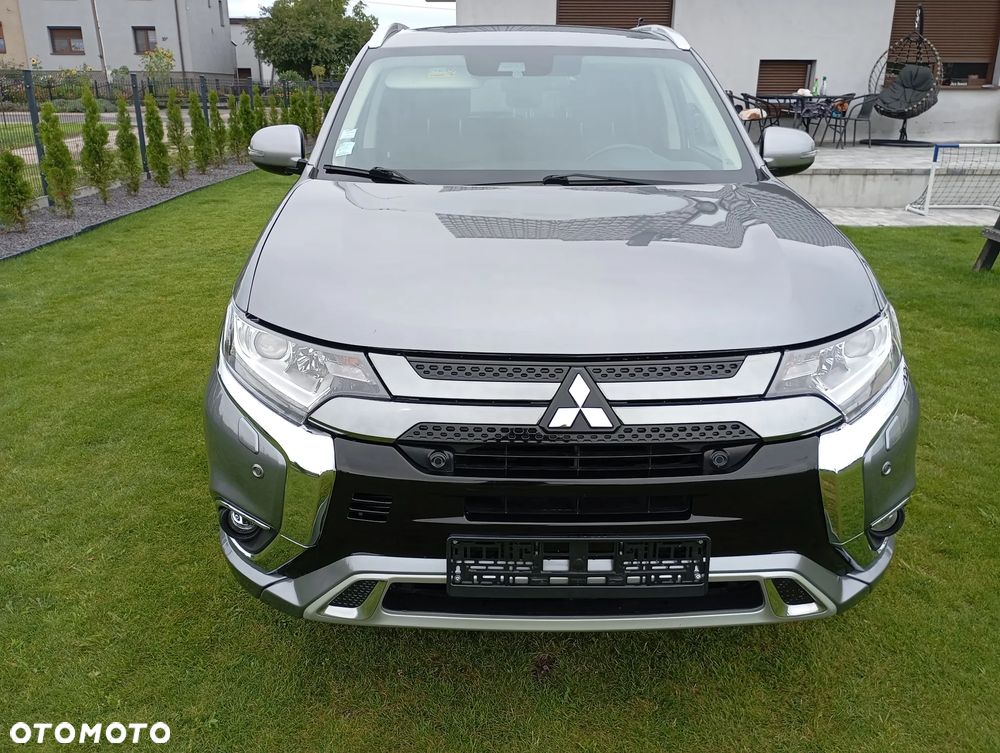 Mitsubishi Outlander - 2