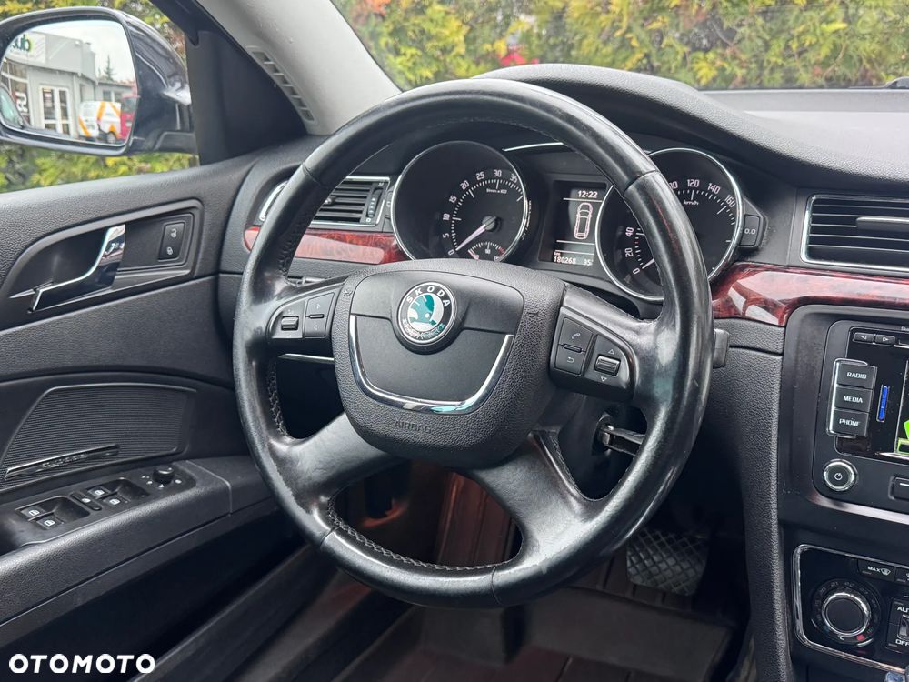 Skoda Superb 2.0 TDI DSG Exclusive - 19