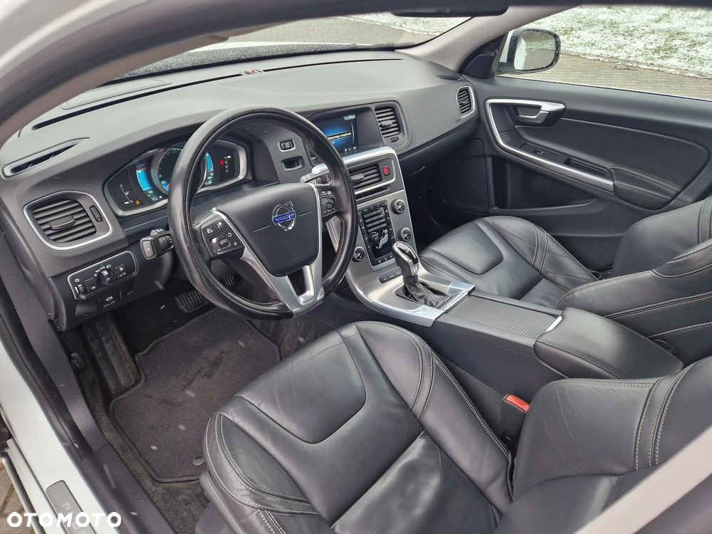 Volvo V60 D6 AWD Plug-in Hybrid Summum - 11