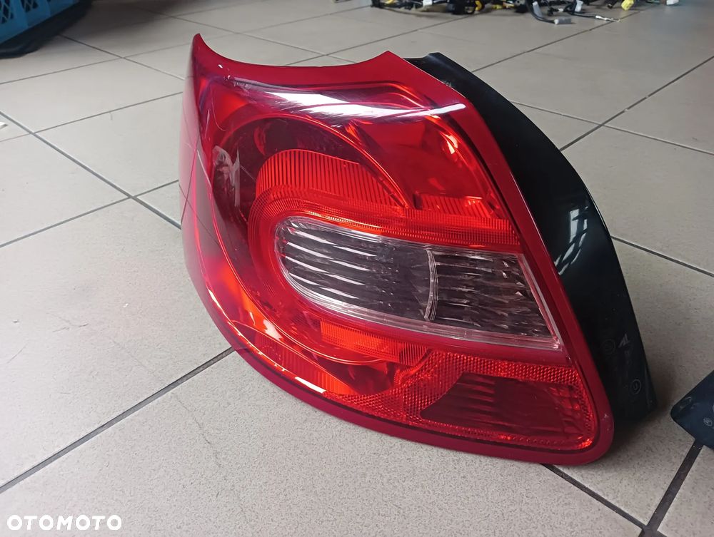 Suzuki Kizashi LAMPY tylne Lewa prawa EUROPA - 2
