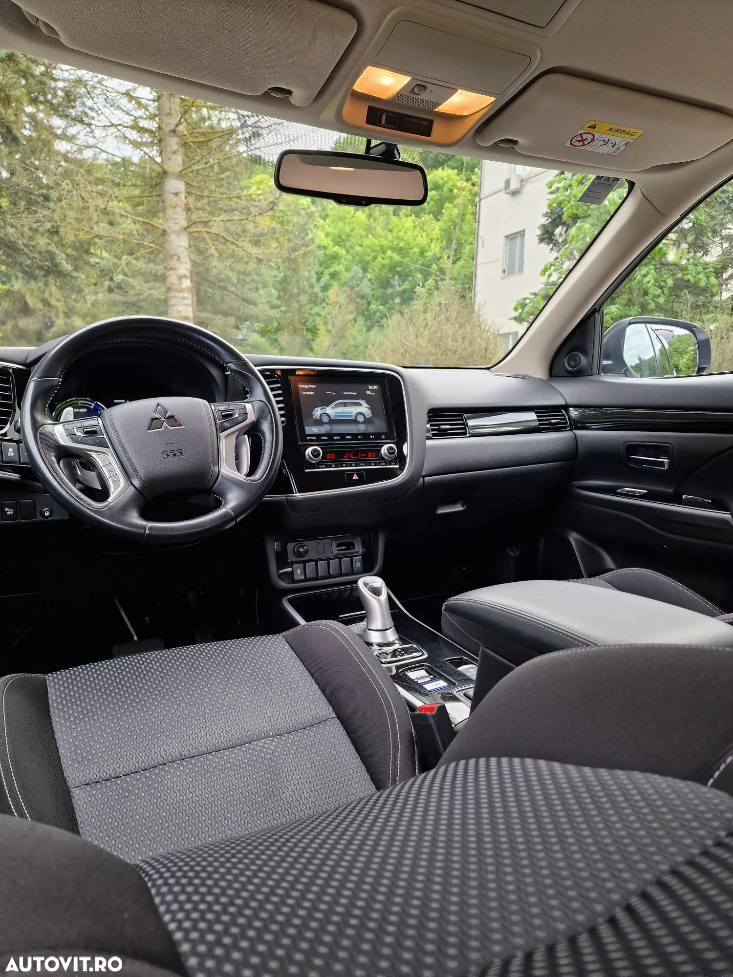 Mitsubishi Outlander 2.4 4WD Plug-In Hybrid - 6