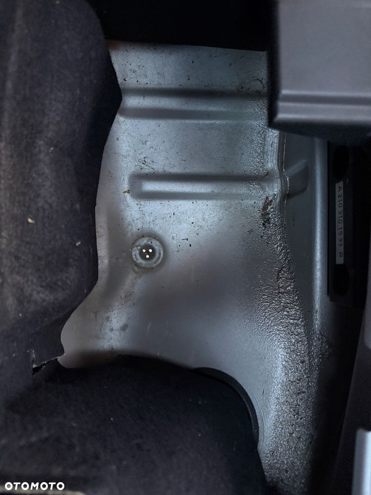 Mercedes-Benz Klasa E 320 T Avantgarde - 37