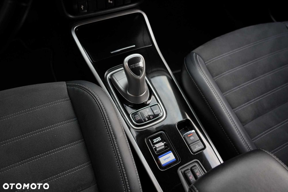 Mitsubishi Outlander - 7