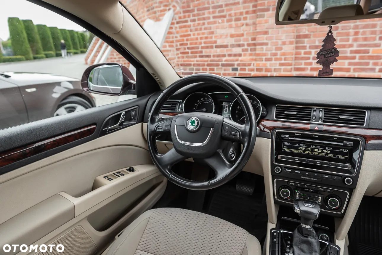 Skoda Superb 2.0 TDI Elegance DSG - 25