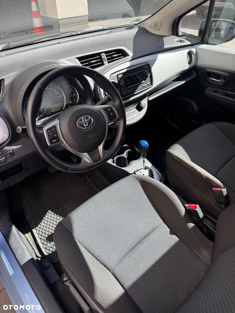 Toyota Yaris Hybrid 100 Terra - 3