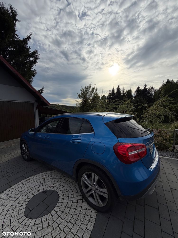 Mercedes-Benz GLA - 15