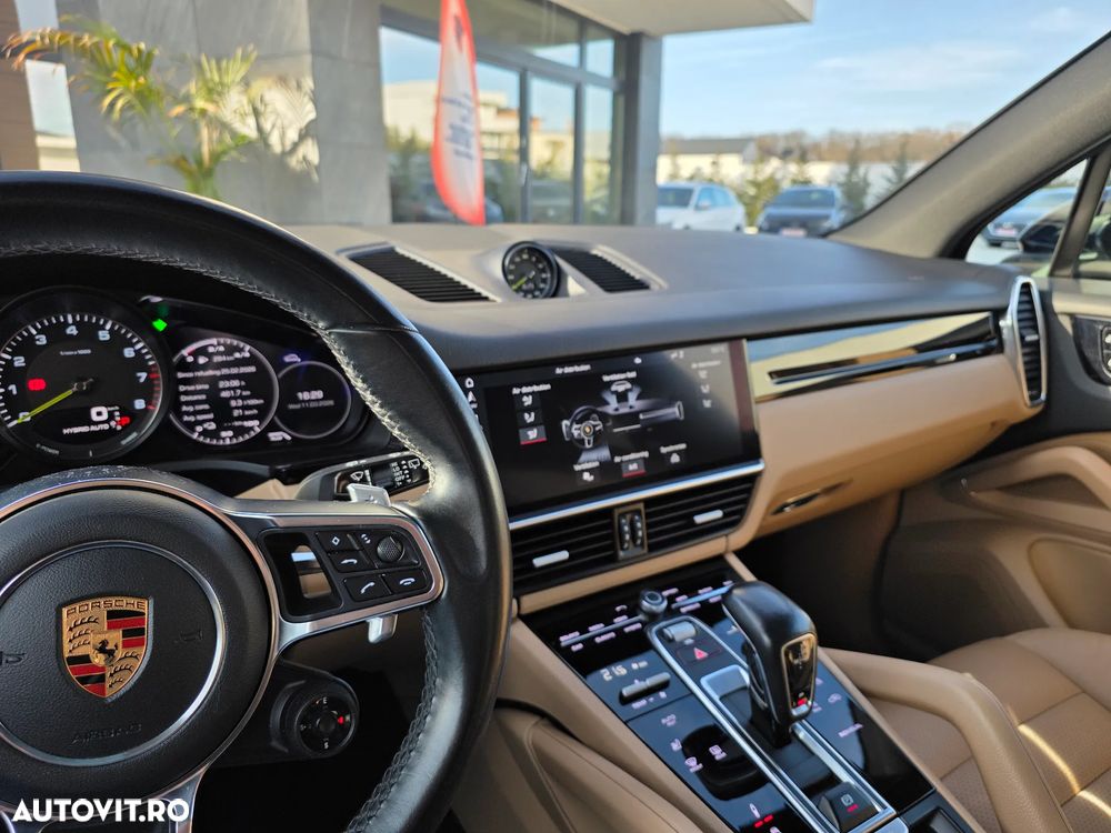Porsche Cayenne - 22