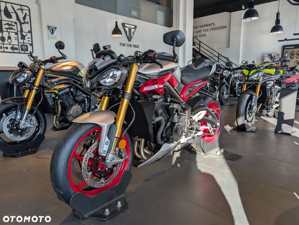 Triumph Street Triple - 4