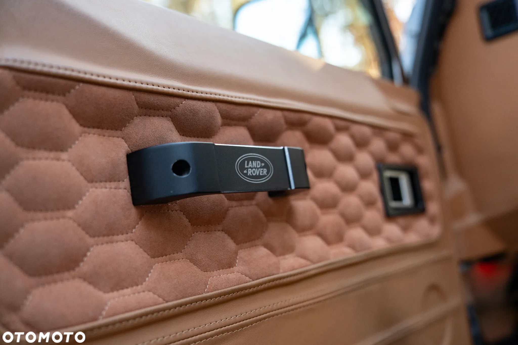 Land Rover Defender - 24