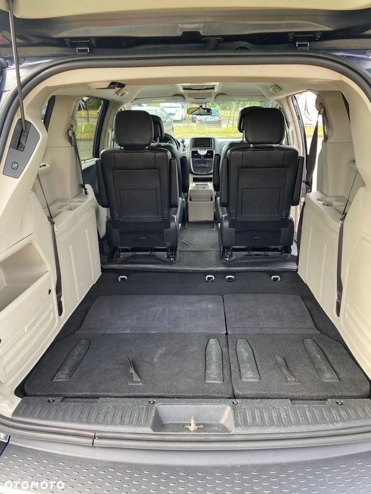 Chrysler Town & Country 3.6 Limited - 8