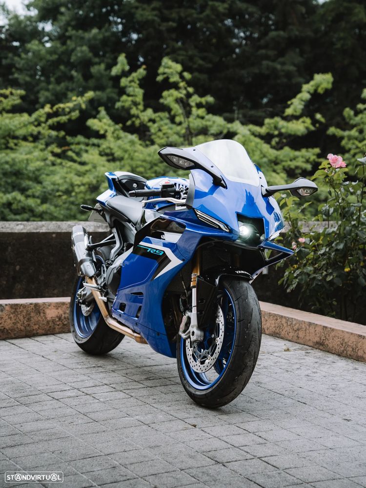 Yamaha YZF R9 - 1