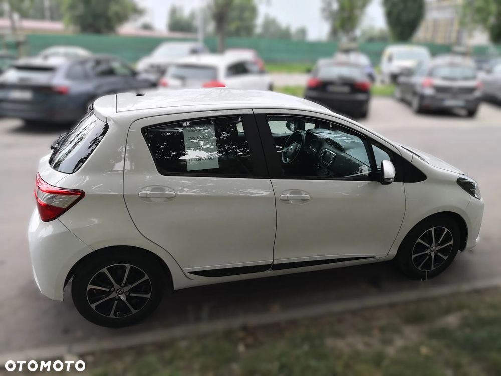 Toyota Yaris Hybrid 100 Premium EU6 - 7