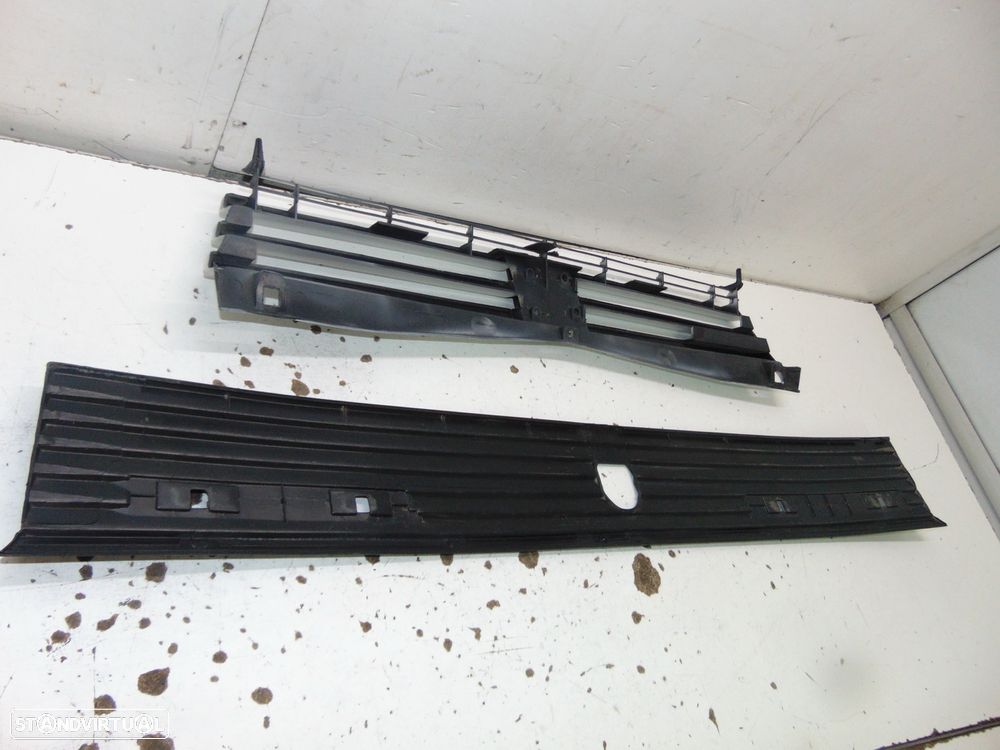 Peugeot 205 grelha/Placa central - 5