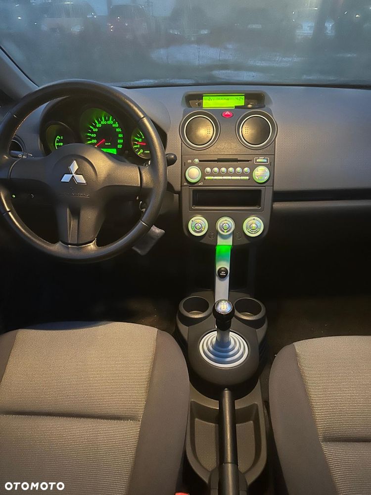 Mitsubishi Colt - 18