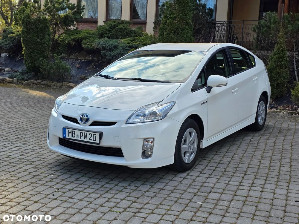 Toyota Prius (Hybrid) - 32