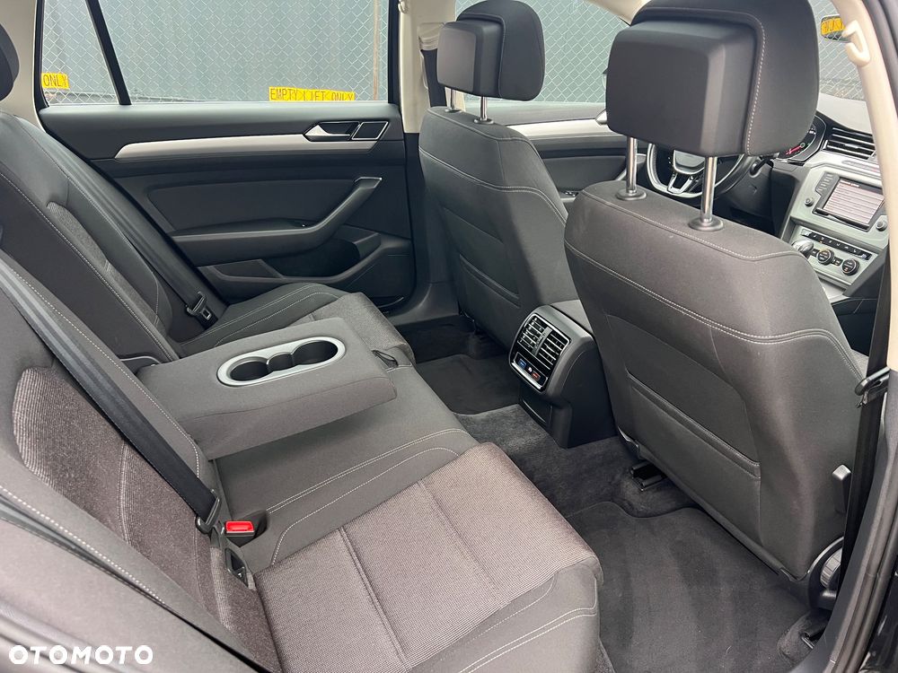 Volkswagen Passat - 10