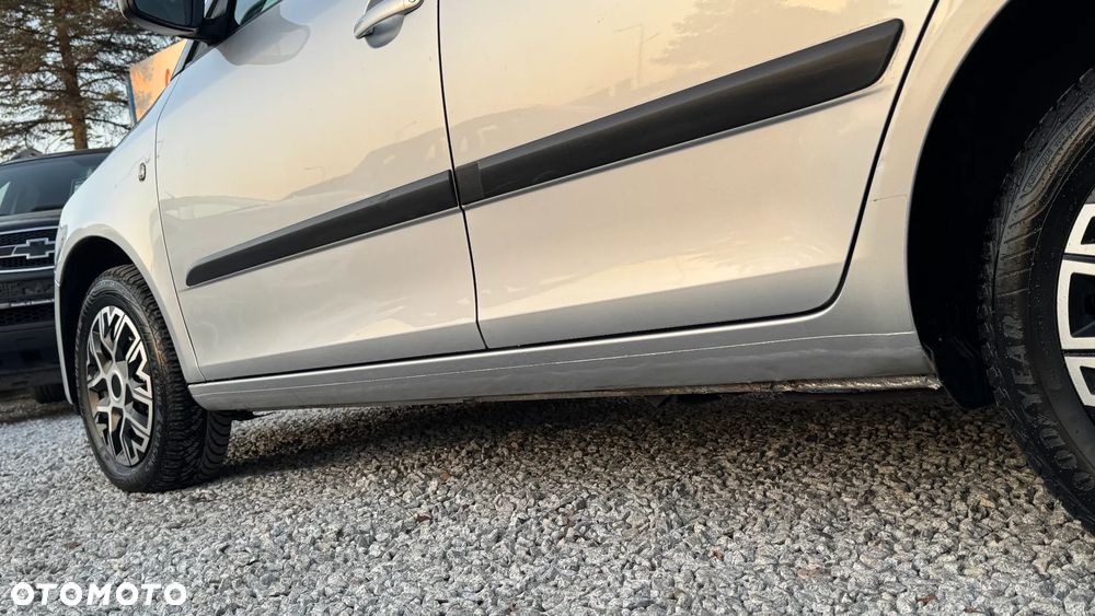 Skoda Fabia 1.2 HTP STYLE EDITION - 28