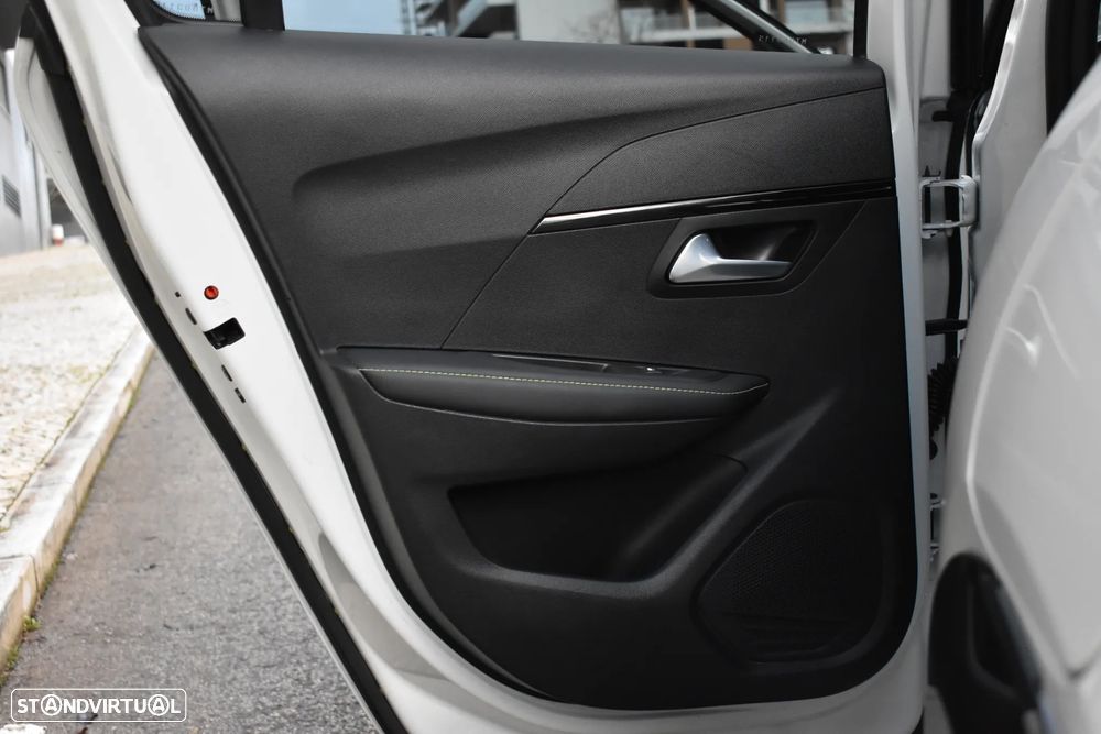 Peugeot e-208 GT - 48