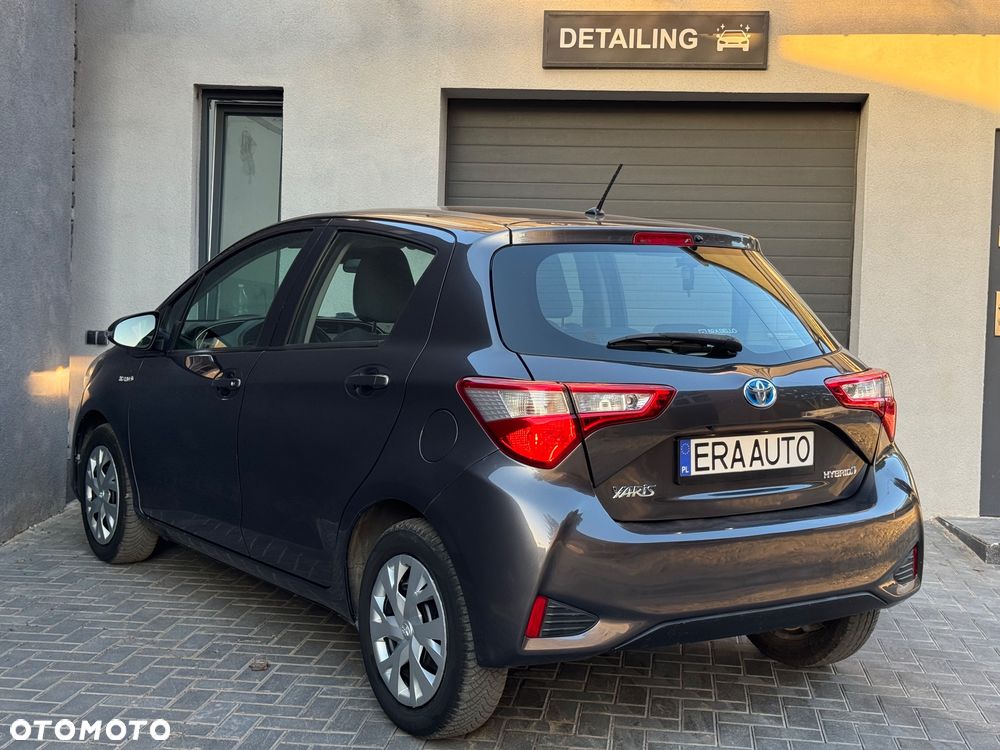 Toyota Yaris Hybrid 100 Business Edition - 4
