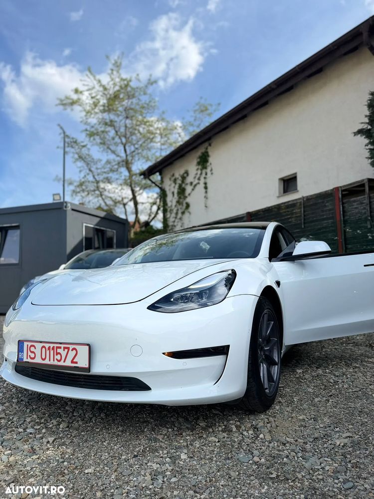 Tesla Model 3 - 1