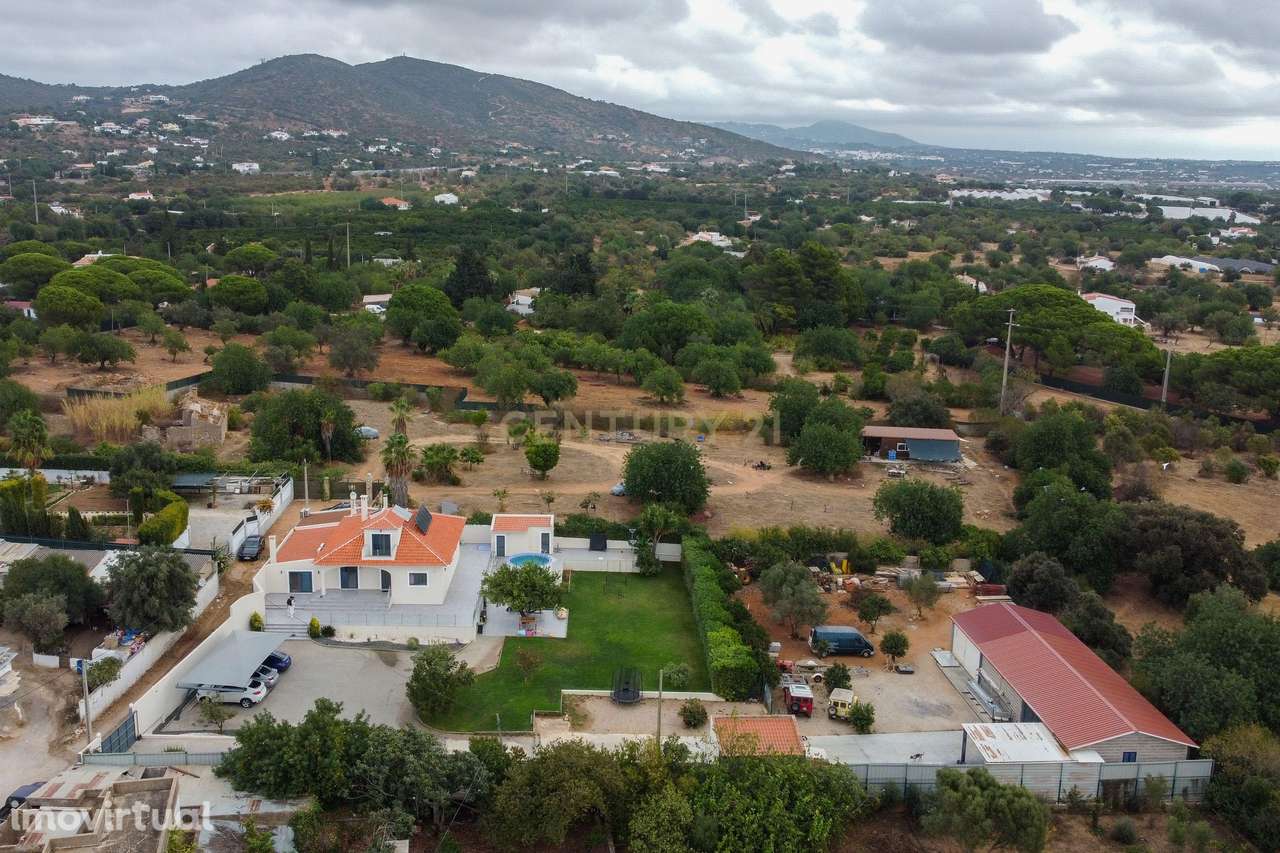 Moradia, 100 m², Santa Bárbara de Nexe - Grande imagem: 4/47