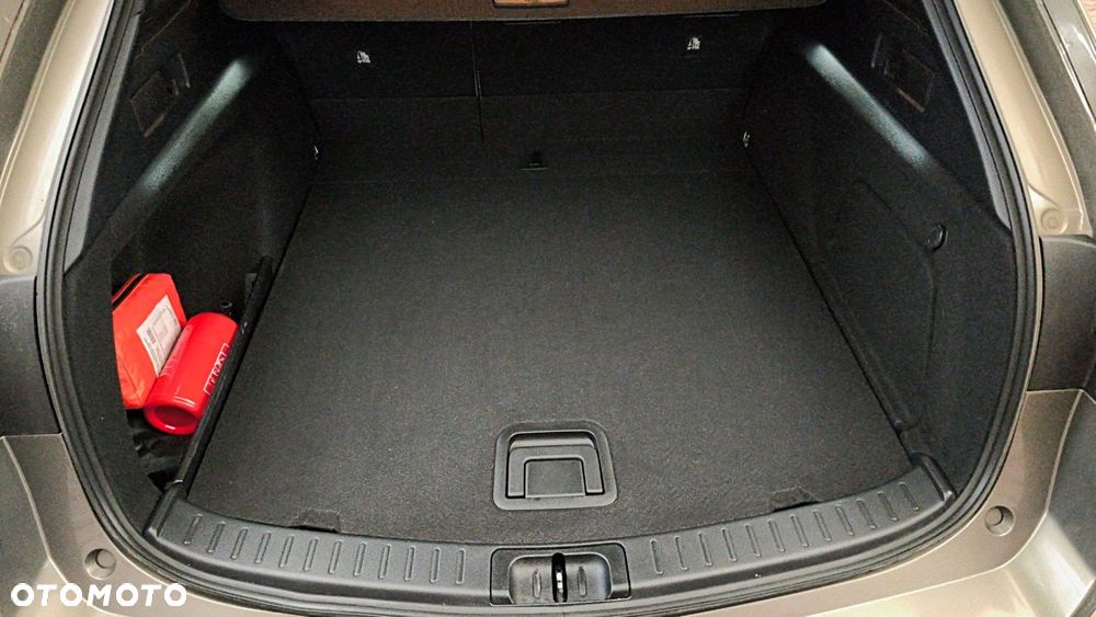 Toyota Corolla 2.0 Hybrid Trek - 12