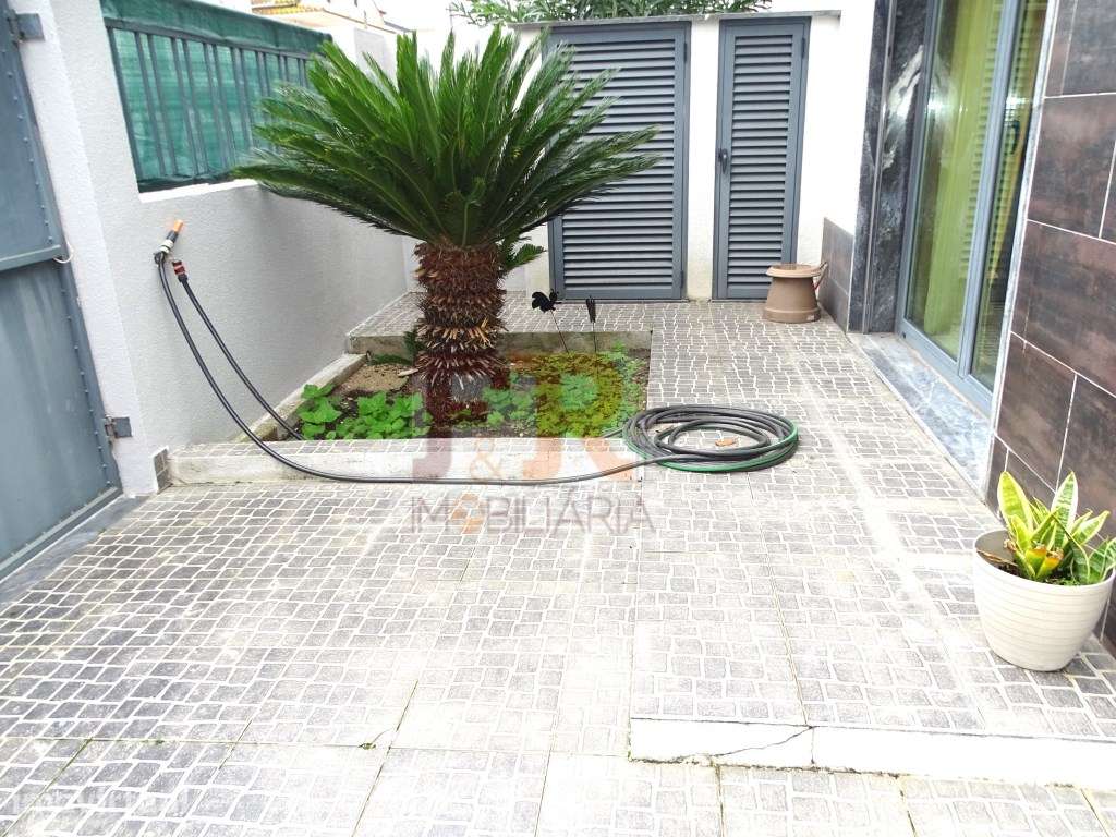 Moradia Geminada Triplex T3 com Garagem Quinta do Conde - Grande imagem: 3/56