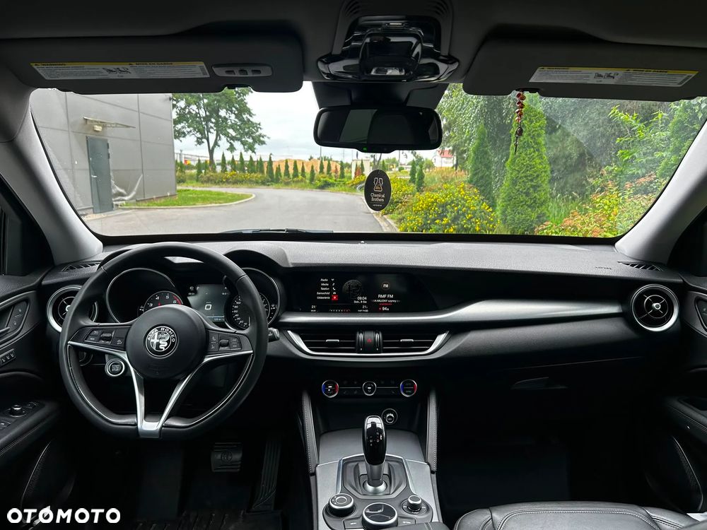 Alfa Romeo Stelvio 2.0 Turbo 16V AT8-Q4 Ti - 19