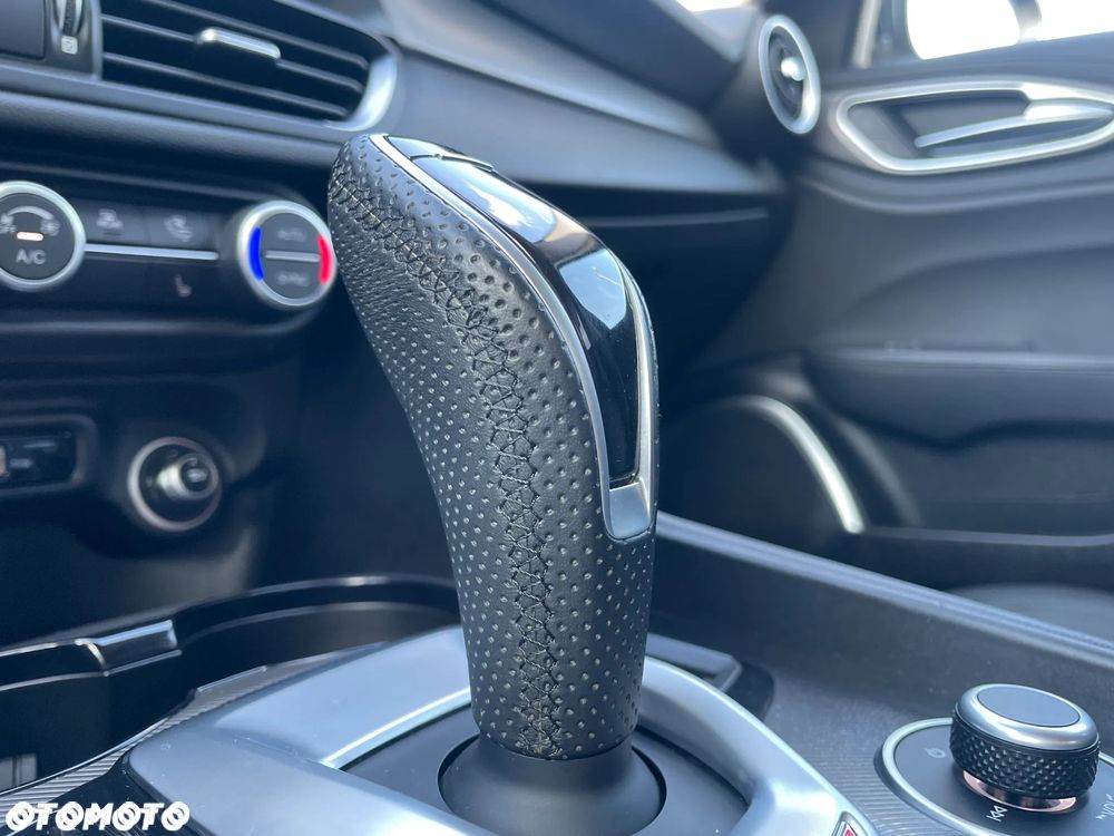 Alfa Romeo Giulia 2.0 Turbo Super - 37