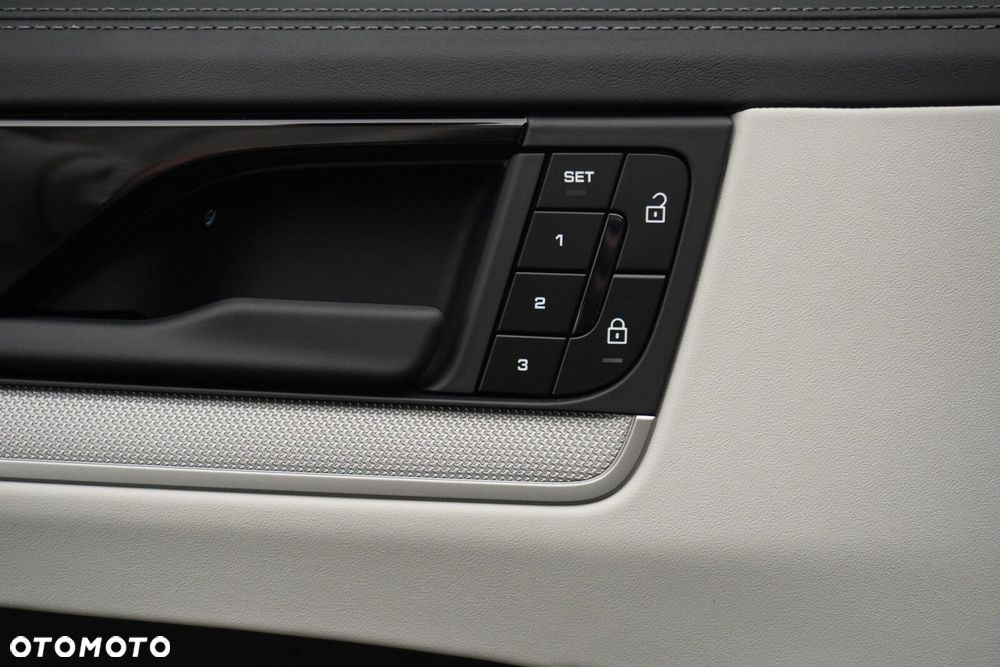 Porsche Cayenne - 15