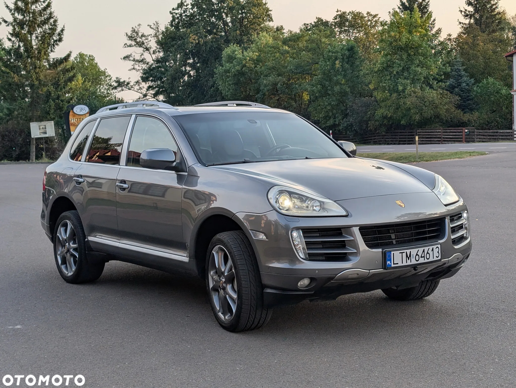 Porsche Cayenne - 2