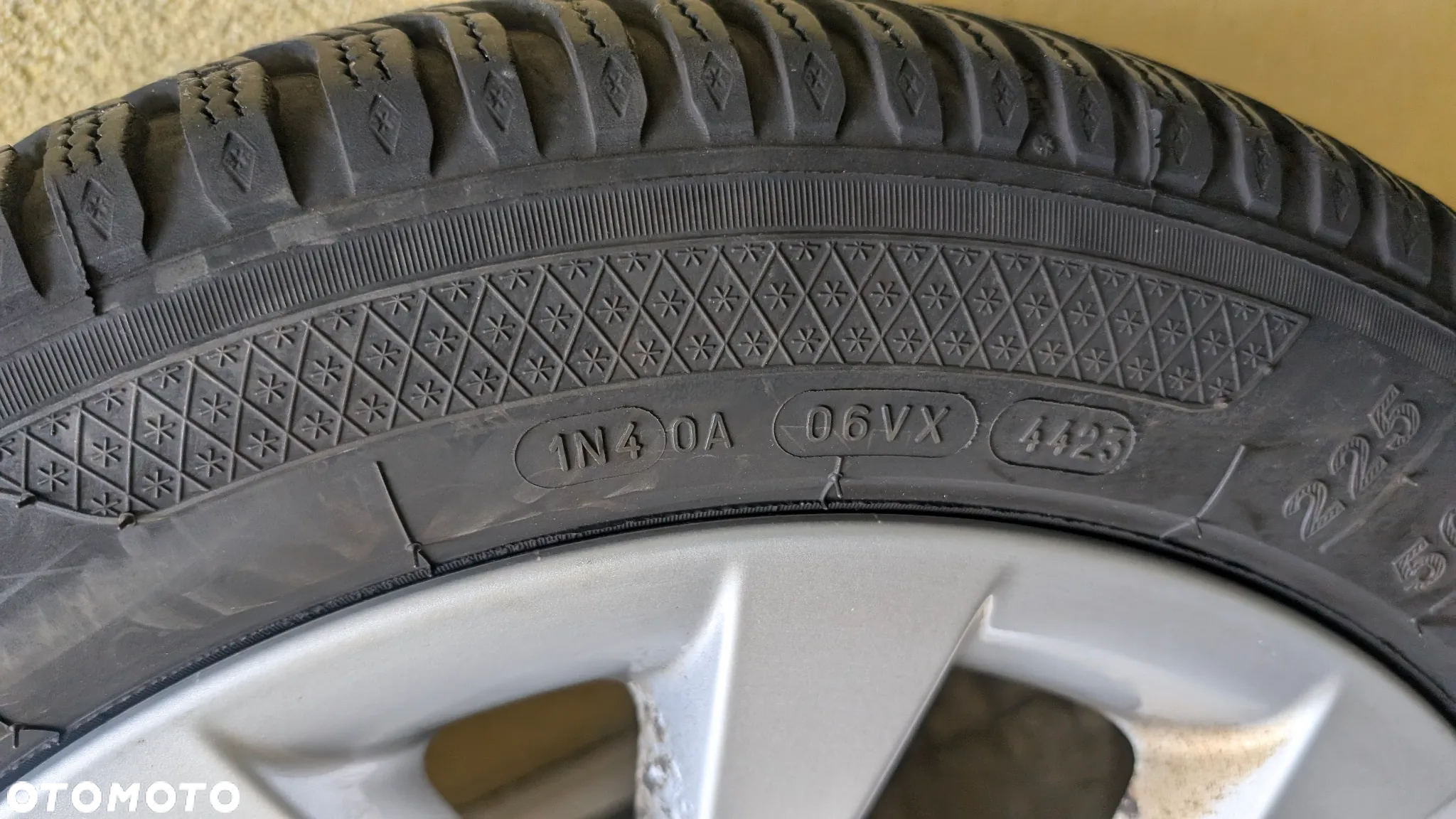 Komplet oryginalnych kół z felgami ALU do BMW X1 (e84) z prawie nowymi oponami zimowymi KLEBER 225/50R17 - 16