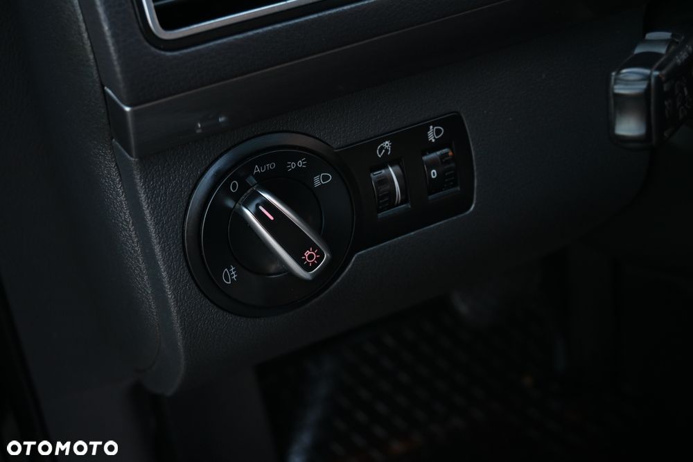 Volkswagen Touran 1.4 TSI Comfortline DSG - 24