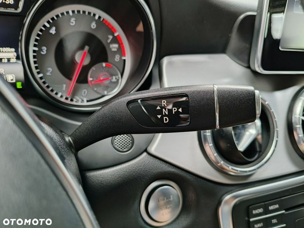 Mercedes-Benz CLA 180 7G-DCT AMG Line - 24