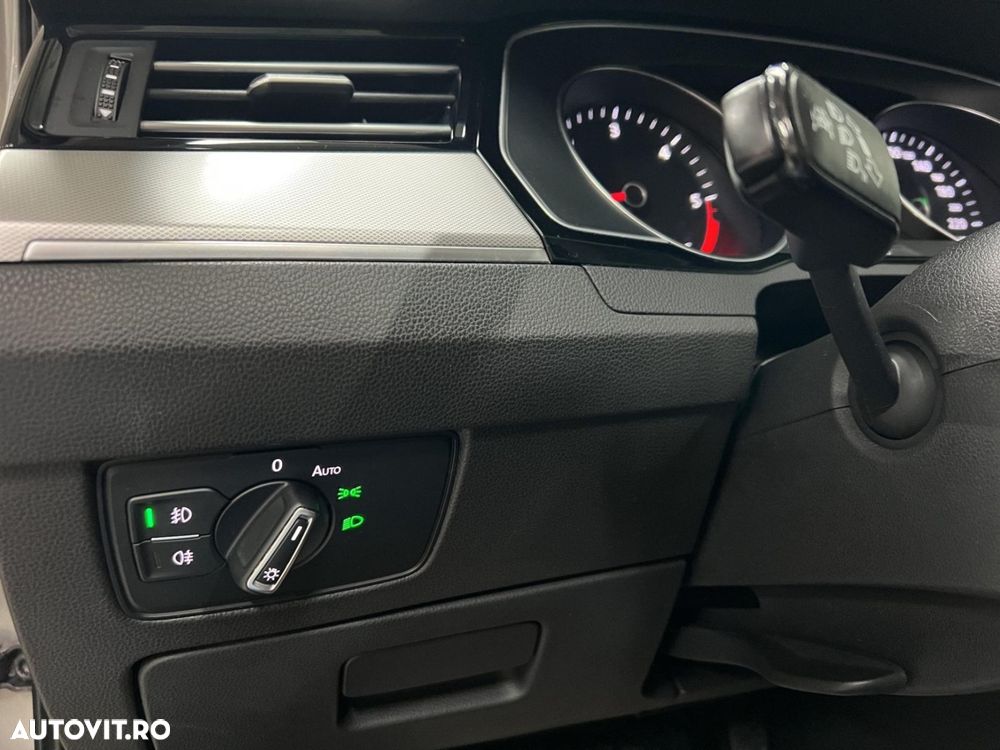 Volkswagen Passat 2.0 TDI DSG Highline - 28