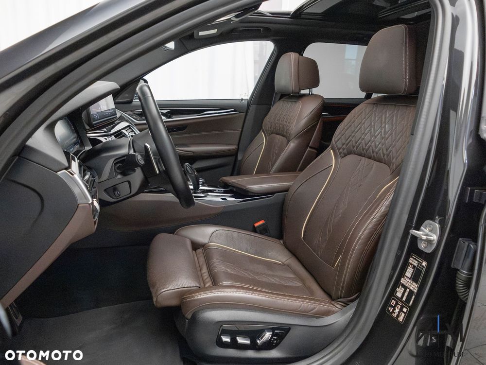BMW Seria 5 540i xDrive - 21