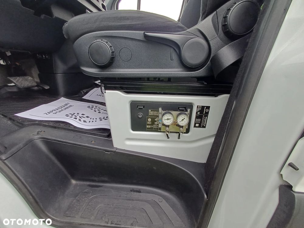 Mercedes-Benz SPRINTER - 13