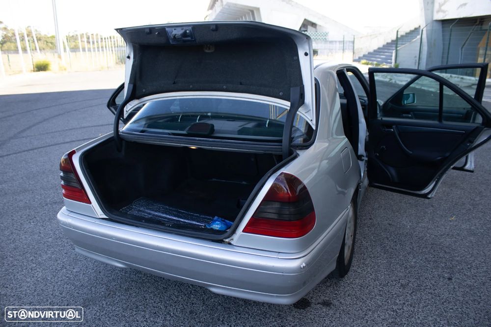 Mercedes-Benz C 180 - 12