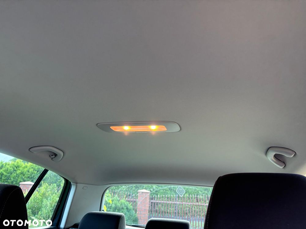 Volkswagen Golf Plus 2.0 TDI Highline - 23