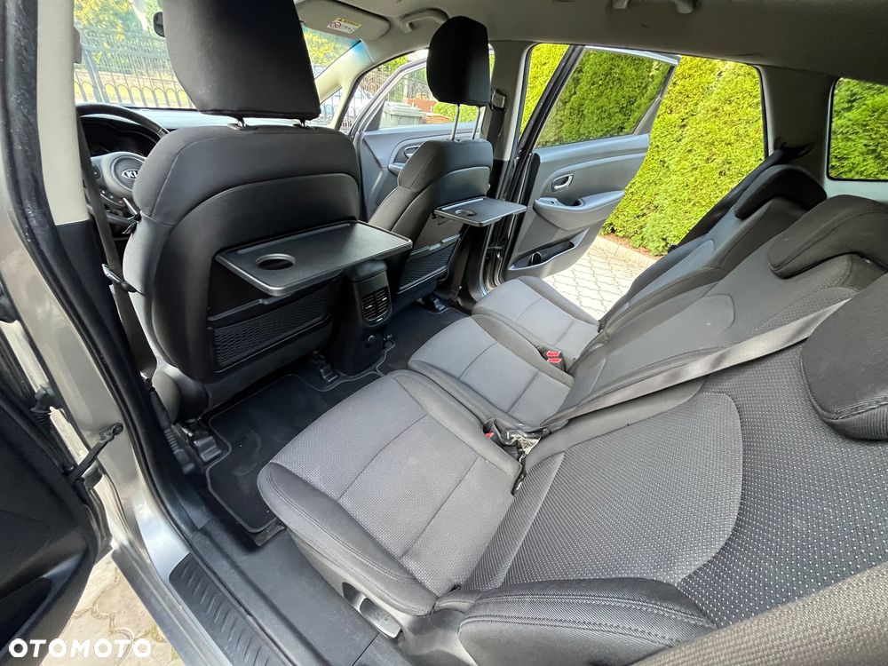 Kia Carens - 24