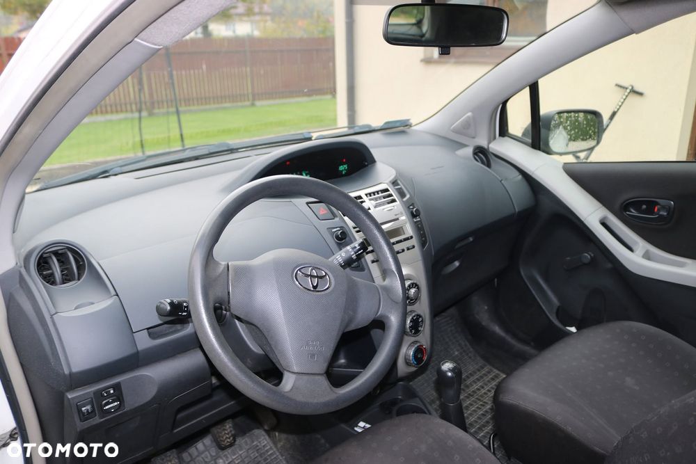 Toyota Yaris 2006 photo 2