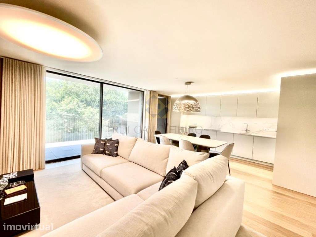 T3 Duplex Novo com varanda próximo ao Arrábida Shopping - Grande imagem: 2/27