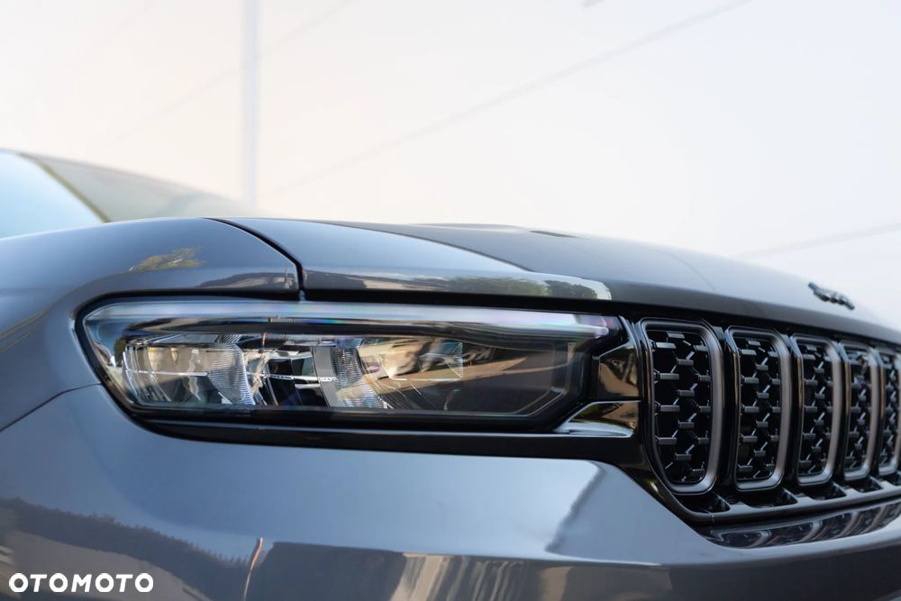 Jeep Grand Cherokee - 35