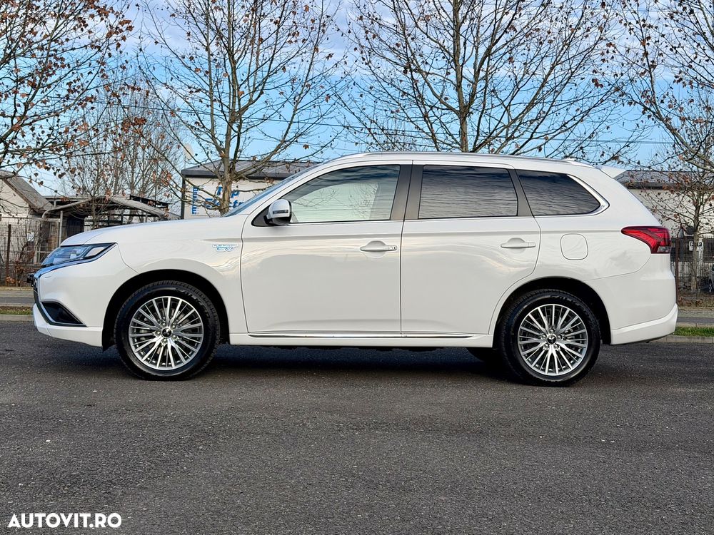 Mitsubishi Outlander 2.4 4WD Plug-In Hybrid - 31