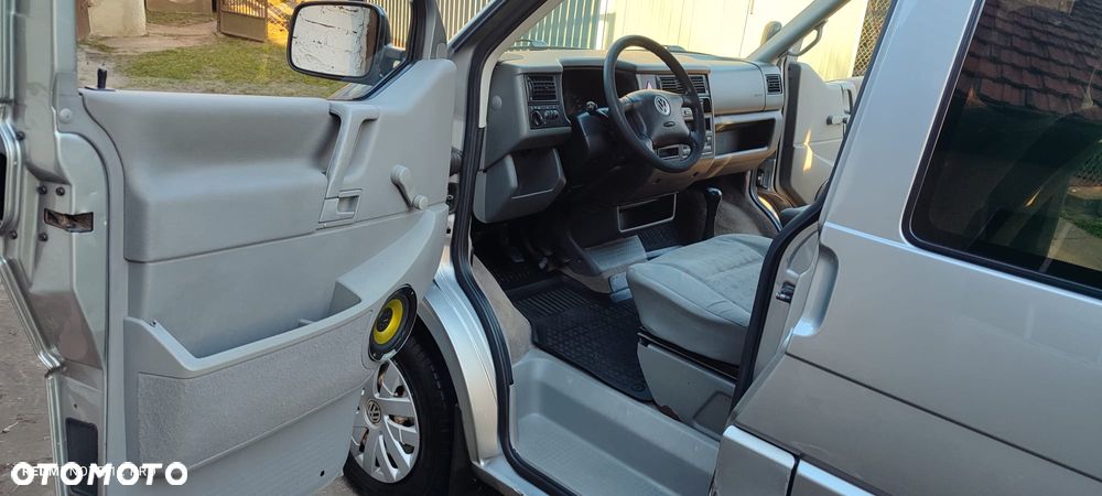 Volkswagen Caravelle - 4